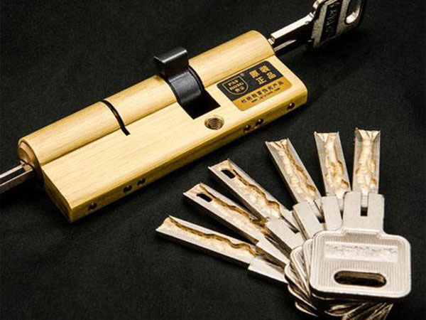 新市24小时上门开锁公司