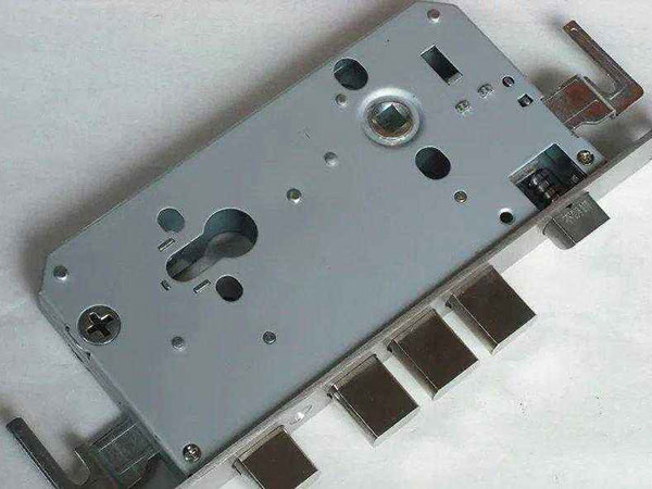 新市24小时上门开锁公司