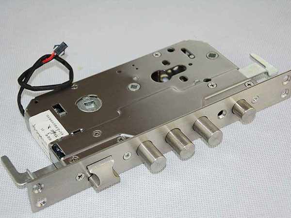 新市24小时上门开锁公司