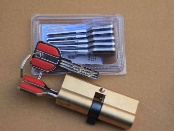 新市24小时上门开锁公司