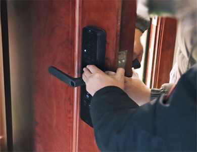 新市24小时上门开锁公司
